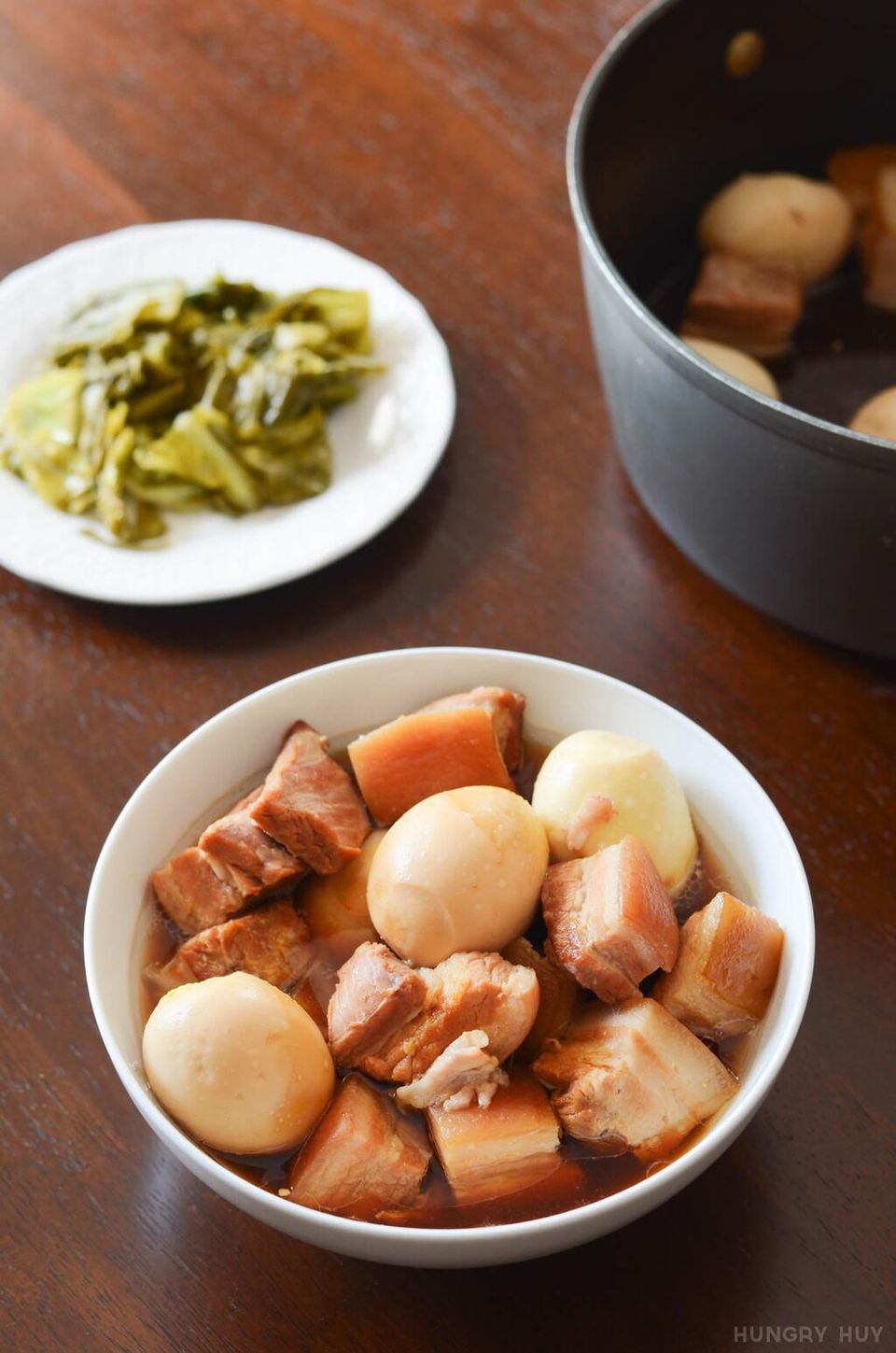 Cómo hacer Thit Kho, un plato vietnamita de cerdo caramelizado con huevos