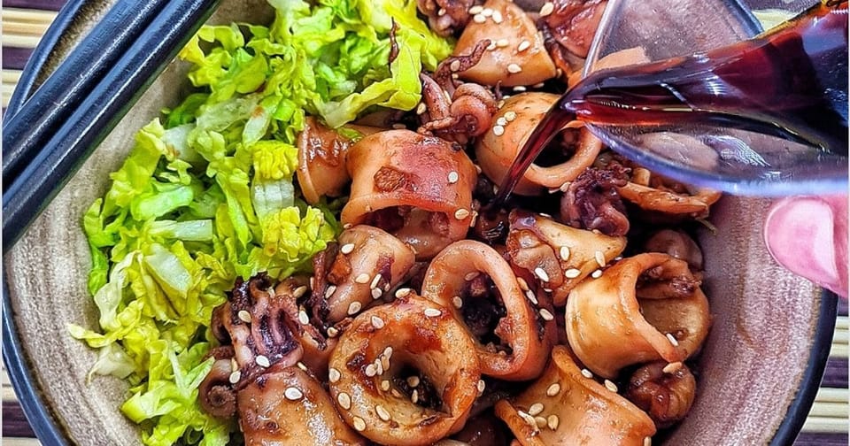 Calamares salteados con verduras al estilo oriental